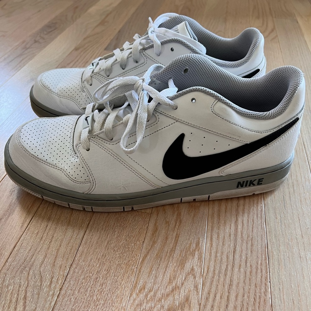 Nike Men’s Prestige - white with black check - size 12